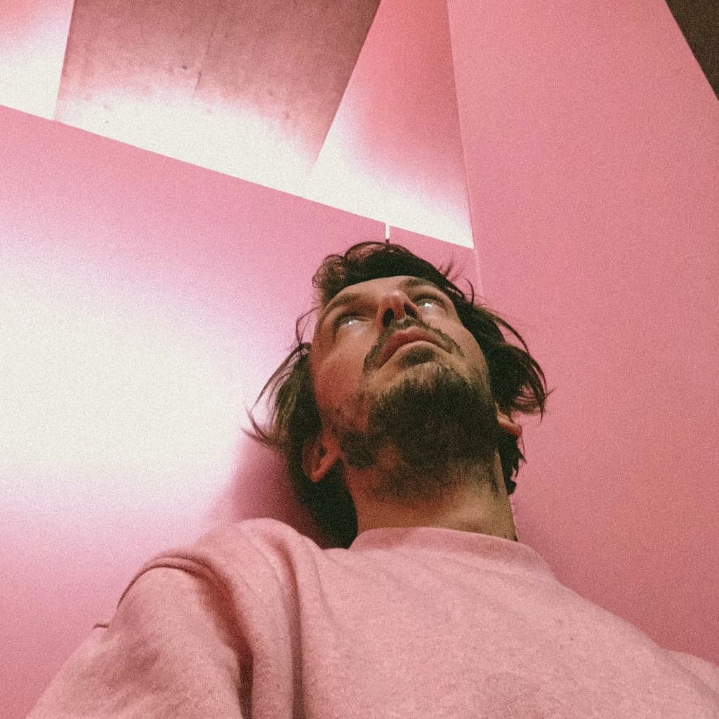 Yuksek presenta remezclas de “Gorgeous”