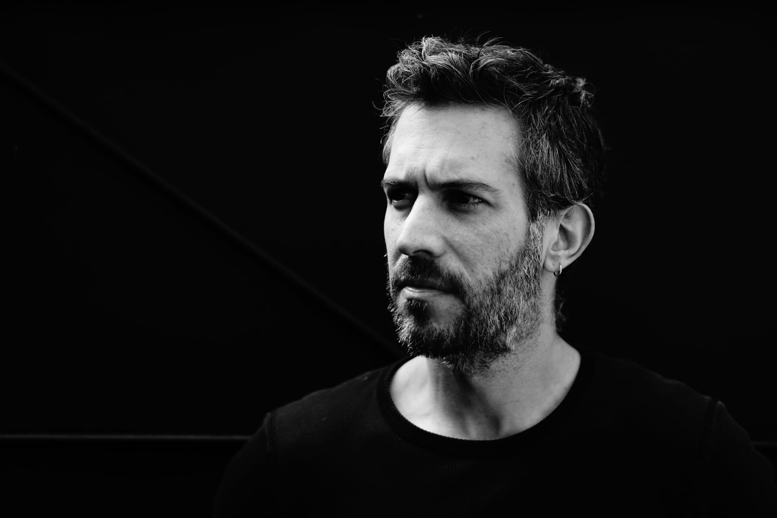 Sebastián Vergara presenta “Los pies ágiles” y “Estampada en la frente”